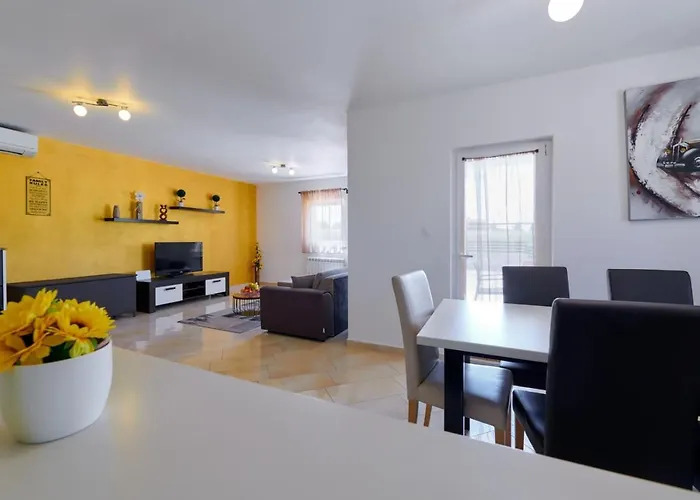 Holiday home House Paola *